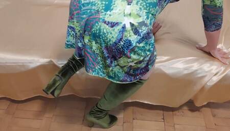 Mature Wife with Sexy Ass and Big Tits Teases in Stockings and Boots