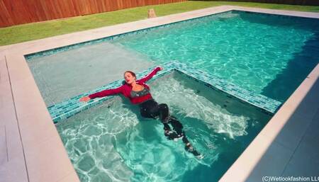 Mariela Goes for Sexy and Sporty Swim in Leggings