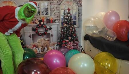 Skeletor1003 as the Grinch and Christmas with 8 big 16inch Balloons