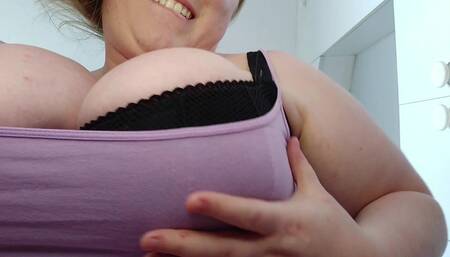 Julie Bliss - Giantess and Boob Crush