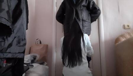 I quickly cum in my neighbor's mouth because her husband had already started to open the front door