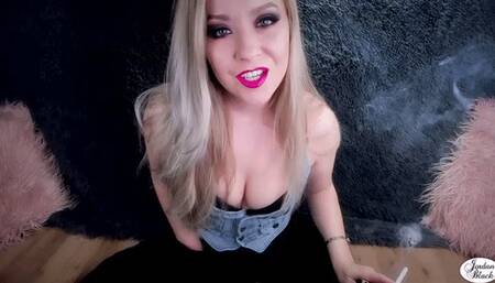 Bitch step-sister compels you to smoke [wmv]