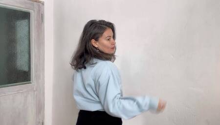sexy nose appear while she takes off her blue sweatshirt m4
