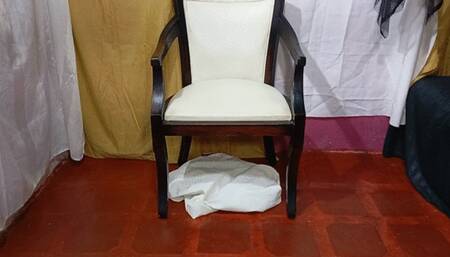 Big ass and huge crossed legs of this sexy and sensual woman (4)