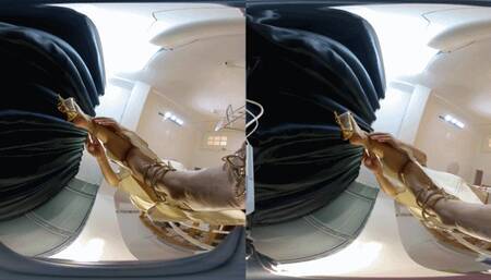 The 3DVR180 LELE golden sandals POV humiliated the dwarf by gnawing on their feet