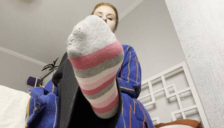 Cum for my smelly feet!