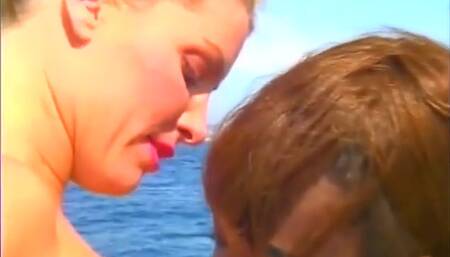 Black and white lesbian pussy licking in 69 position