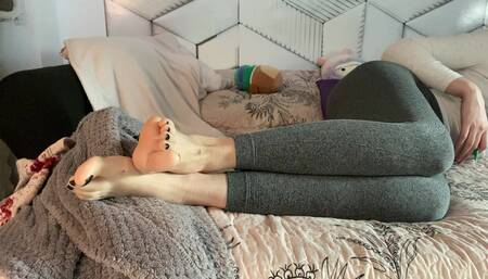 You can't resist to warch these bare FEET