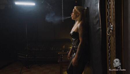 Smashed in the ashtray 4K MP4