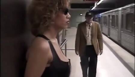 Black and white pussy licking anal penetrated in the bedroom