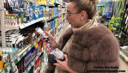 Lola goes to the store