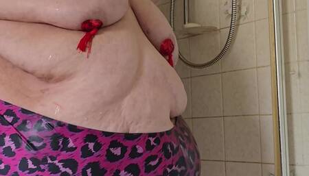 SSBBW STRIP TEASE NIPPLE TASSLES NAKED SENSUAL SHOWER