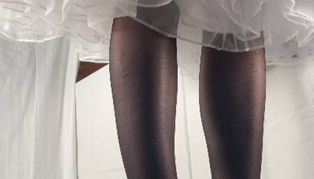 Black friday Special - A Shoejob Dream comes true - Pinup Girl Leila dressed in Stockings, Petty Coat and Mary Jane Heels having fun on a Cock -Cumplosion CBT and Shoejob - multi 4K