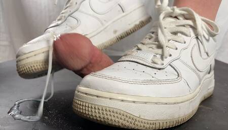 Black friday Special - Shoejob and sneaker fetish - A CBT and Shoejob Dream in well worn and dirty white Nike AF´s - no socks - Multicam - 4K