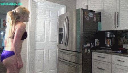 HER DESPERATE CRIES FOR HELP WENT UNHEARD BY HER DISTRACTED ROOMMATE_HD_MP4