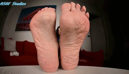 TRUE GILF! Latina granny with sexy wrinkly soles! - MP4