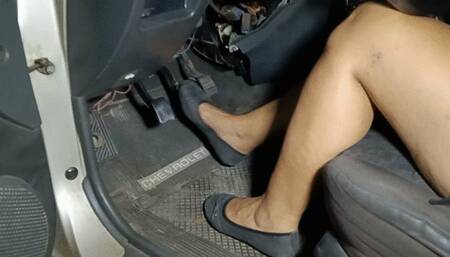 With some beautiful dancers I accelerate my car and pump the pedals (3)