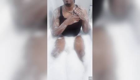 I Wash My Body in the Bath (2025)