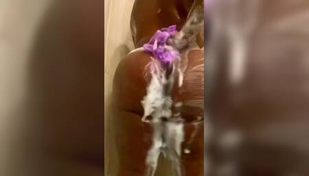 Booty bouncing crazy on the dick