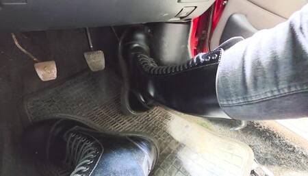 Cranking in boots