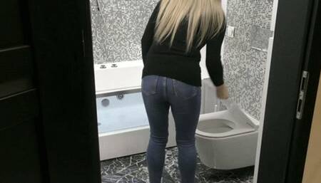You can hear loud splashes as my bum releases big brown cakes MP4 FULL HD 1080p