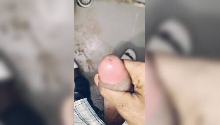 Finger uses girl choti