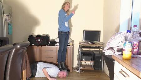 Chelsea's Super Hard Head Trampling Boots