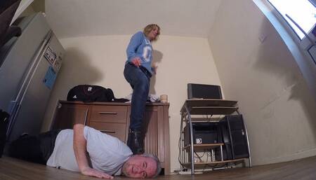Chelsea's Super Hard Head Trampling Boots FLOOR CAM (4K)