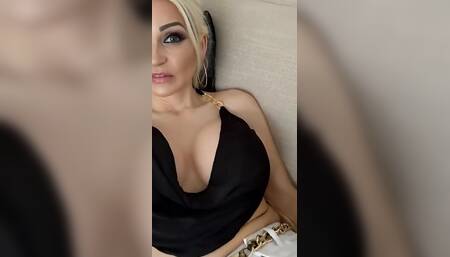 German Luxury MILF: Totally Horny!