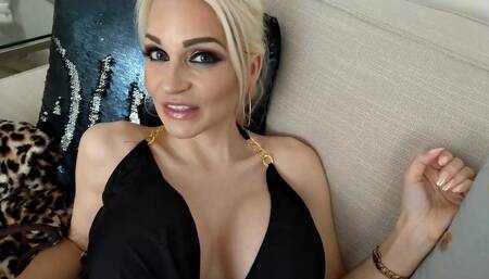 German Luxury MILF: Totally Horny!