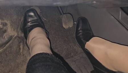 Pedal pumping and driving Fiat Panda in comfort heels shoes