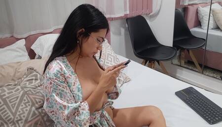 I squat my pussy thinking of my lover.