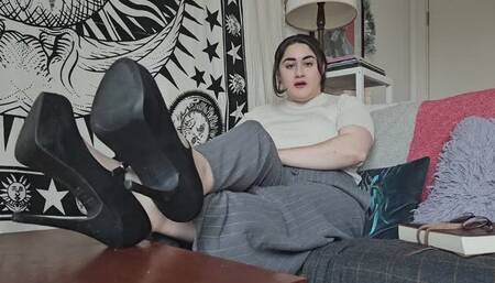 Professional Brainwashes You to Suck Cock to Worship Her Feet