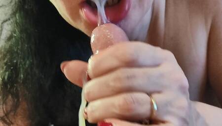 Mature MILF housewife gets sucks dick until cum in her mouth, amateur MILF POV blowJob