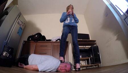 Morning Coffee Break Head Trampling FLOOR CAM