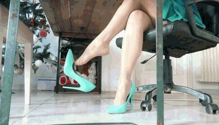 Relaxation in the office AVI (1920x1080) FHD