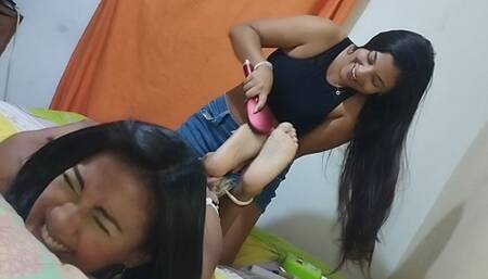 Mariana's revenge: tickling the soles of Ania's shoes