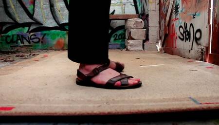 Brown Dobble-crossed Sandals