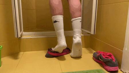 KIRA IS TAKING A SHOWER AFTER HER RUN - MP4 HD