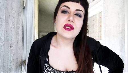 La tua mammina lo sa che sborri con le bestemmie?